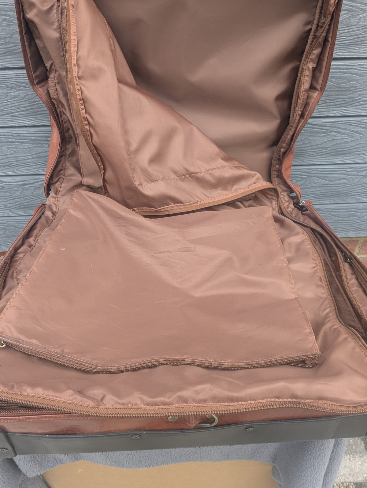 Ashwood Leather Suit Carrier – Premium Cognac Foldable Garment Travel Case.